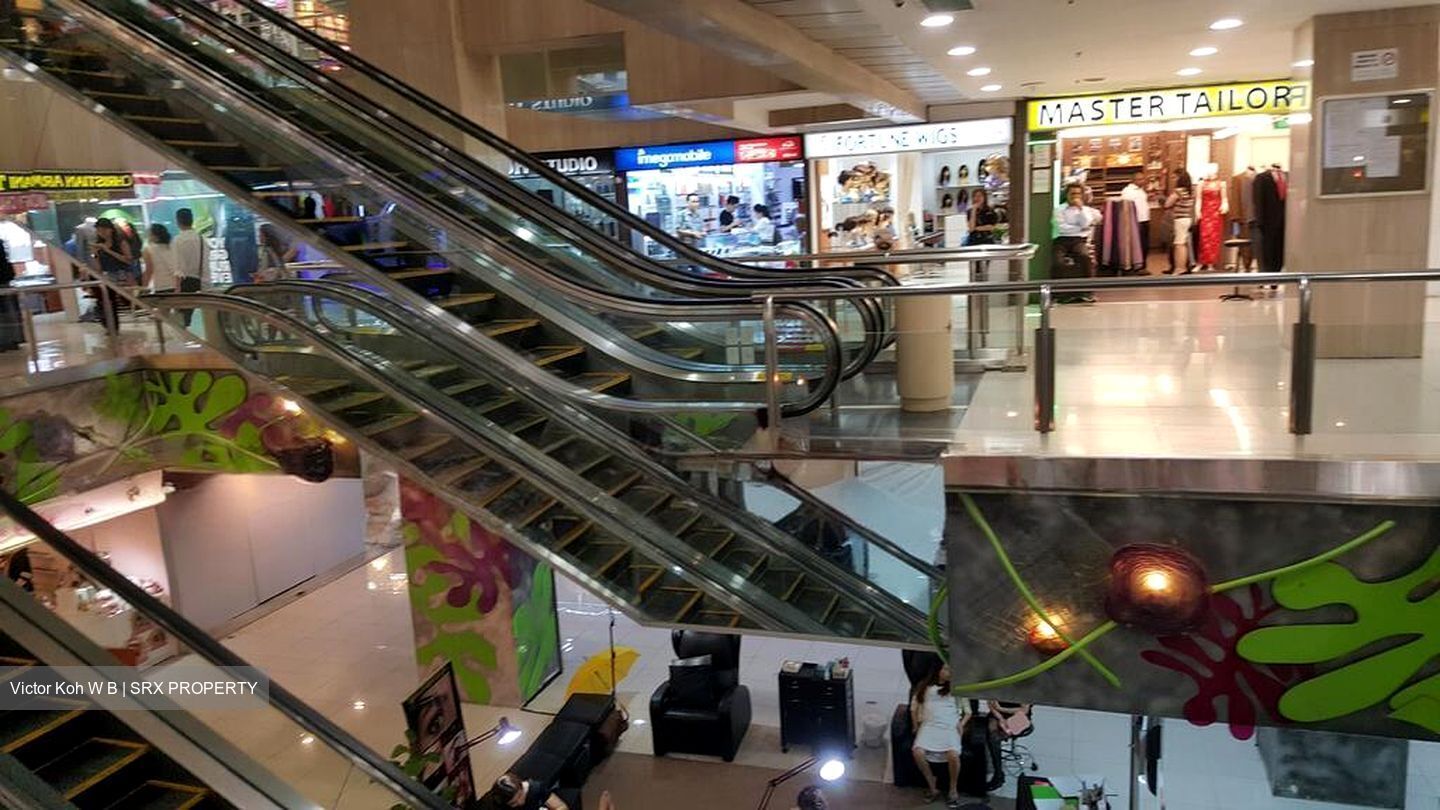 Scotts Road (D9), Retail #504182381